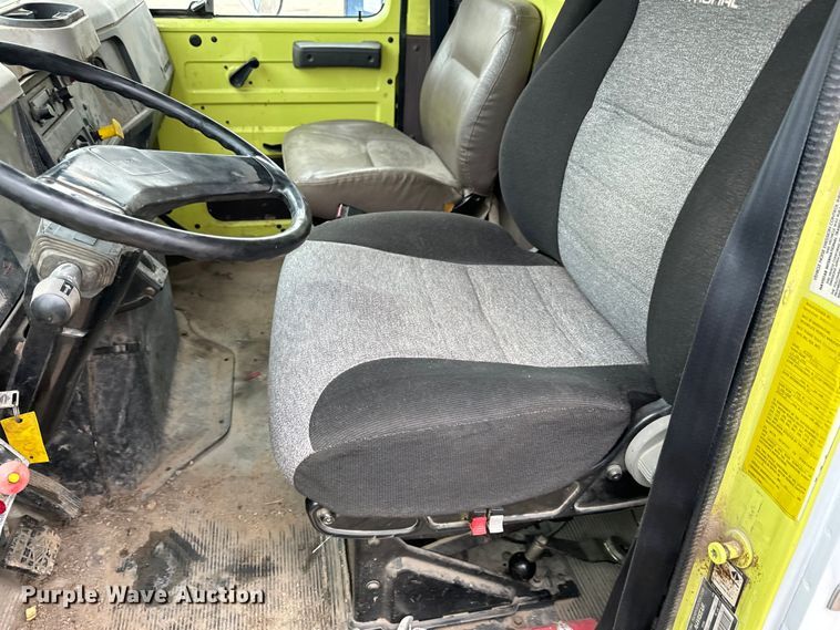 image for item NL9877 1995 International  4900 dump truck