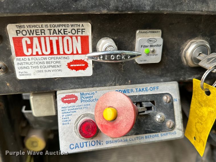 image for item NL9877 1995 International  4900 dump truck