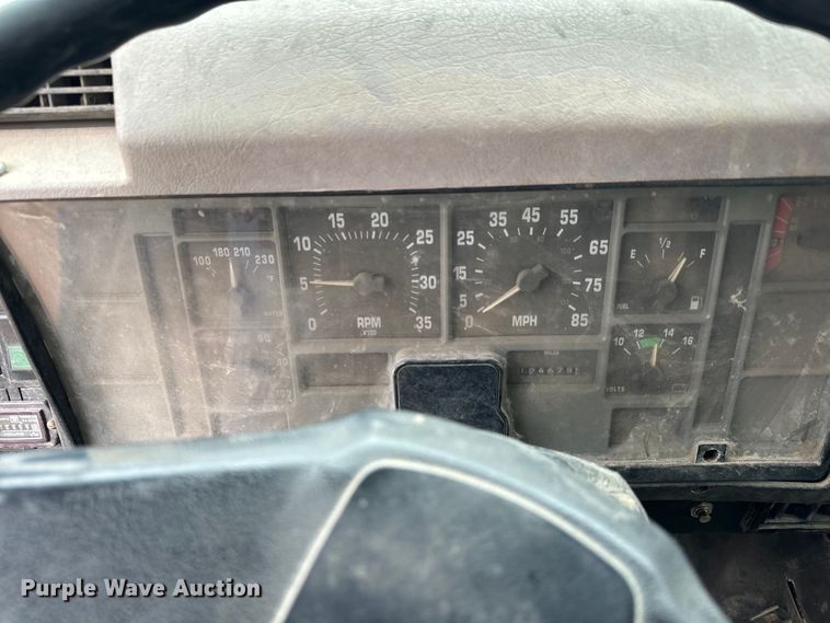 image for item NL9877 1995 International  4900 dump truck