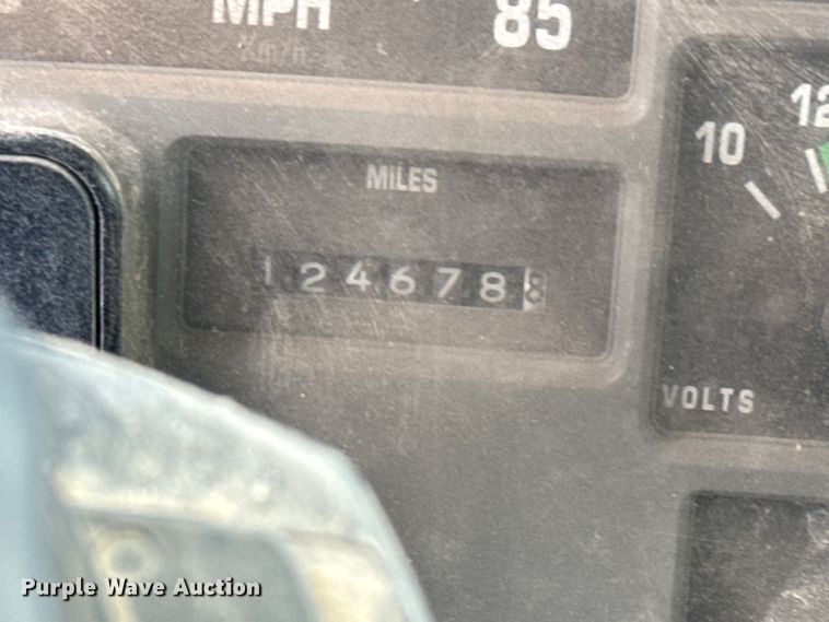 image for item NL9877 1995 International  4900 dump truck