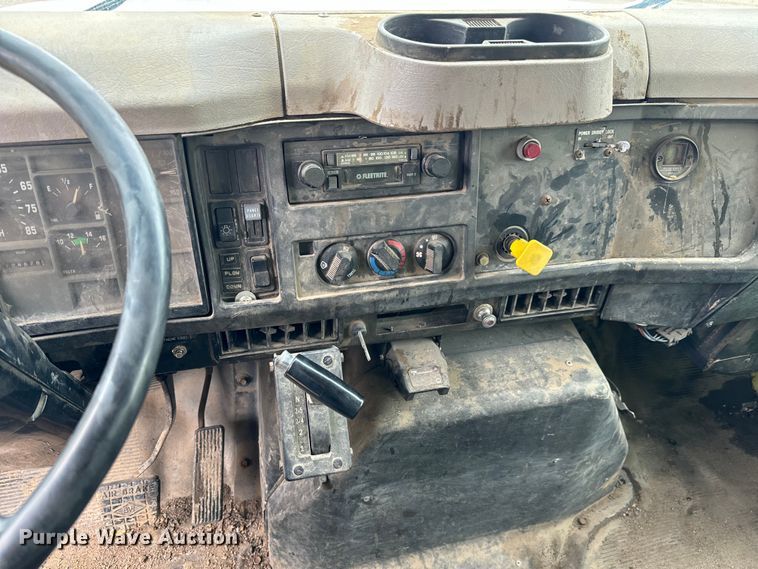 image for item NL9877 1995 International  4900 dump truck