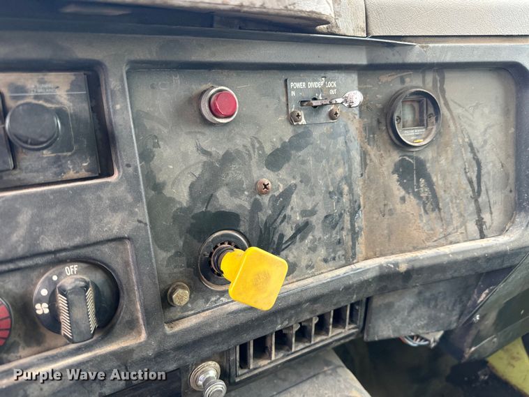 image for item NL9877 1995 International  4900 dump truck