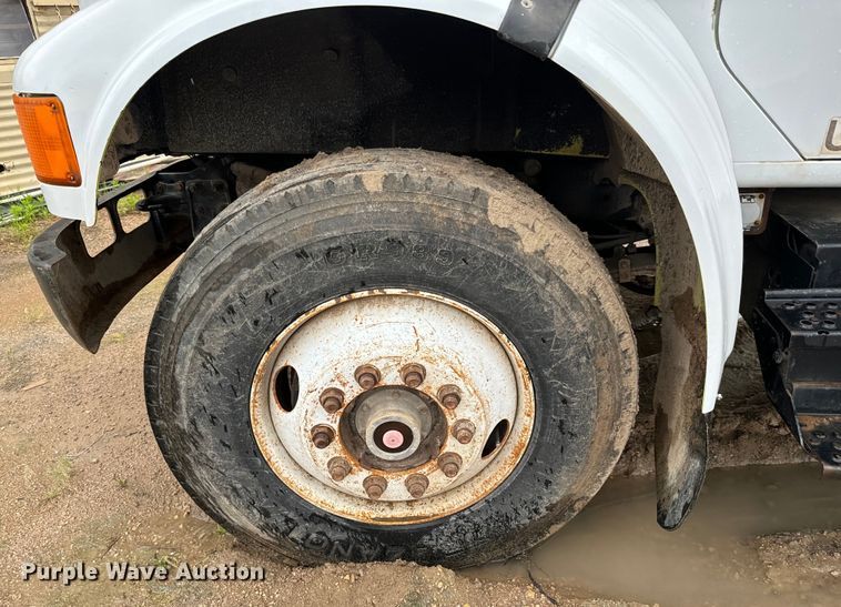 image for item NL9877 1995 International  4900 dump truck