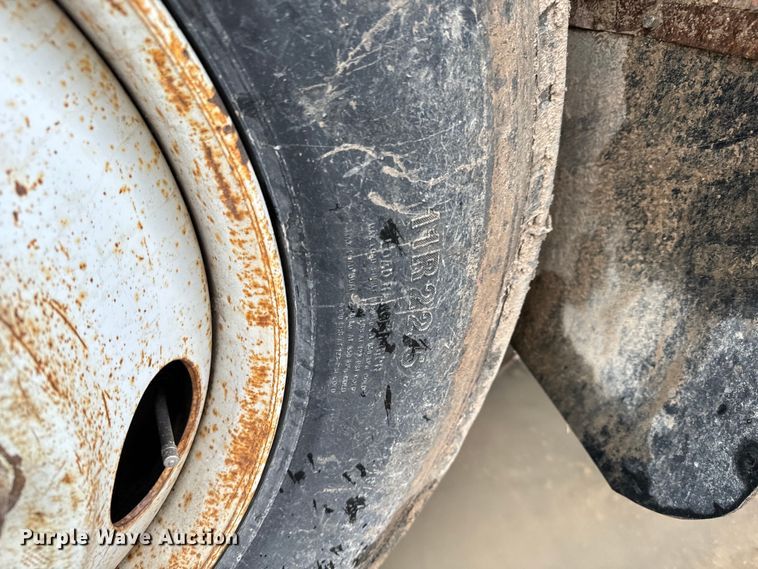 image for item NL9877 1995 International  4900 dump truck