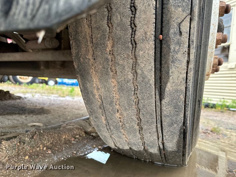 image for item NL9877 1995 International  4900 dump truck