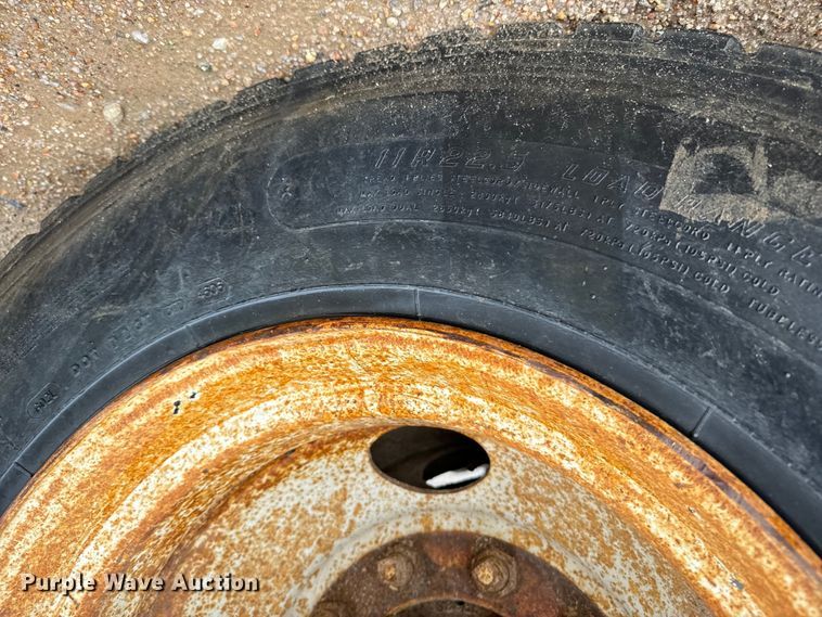 image for item NL9877 1995 International  4900 dump truck