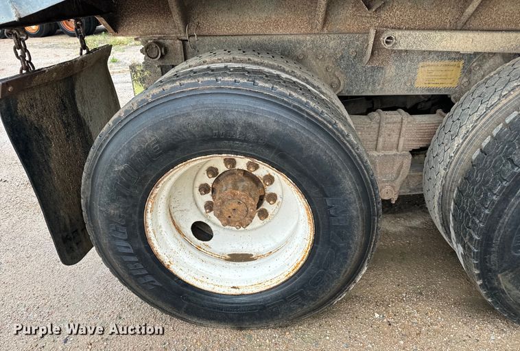 image for item NL9877 1995 International  4900 dump truck