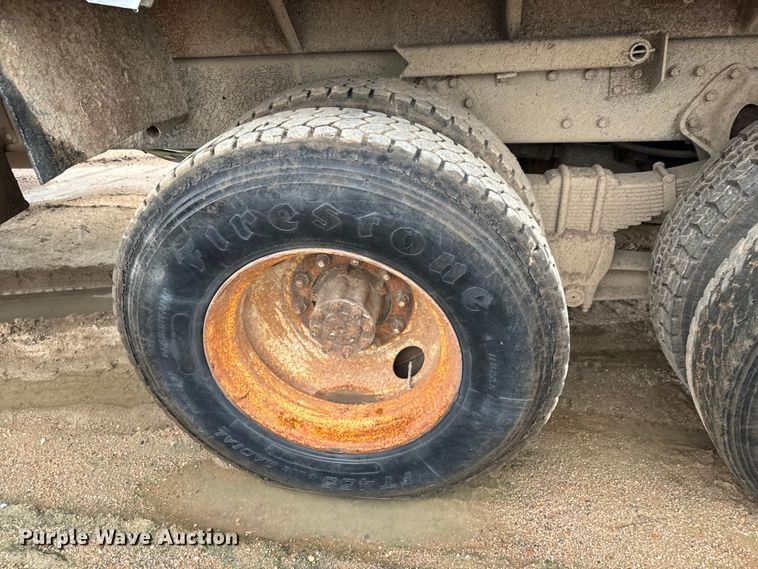 image for item NL9877 1995 International  4900 dump truck