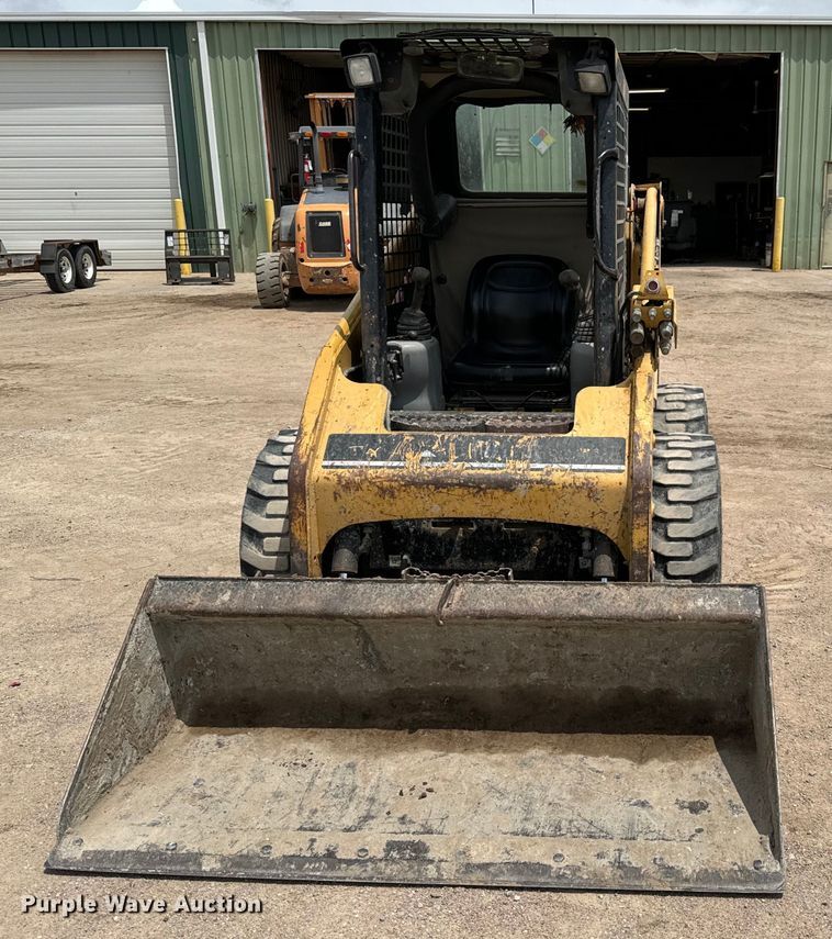 image for item NL9886 2004 Caterpillar  226B skid steer loader