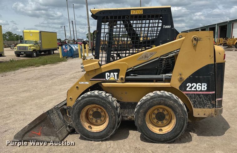 image for item NL9886 2004 Caterpillar  226B skid steer loader