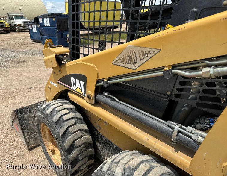 image for item NL9886 2004 Caterpillar  226B skid steer loader