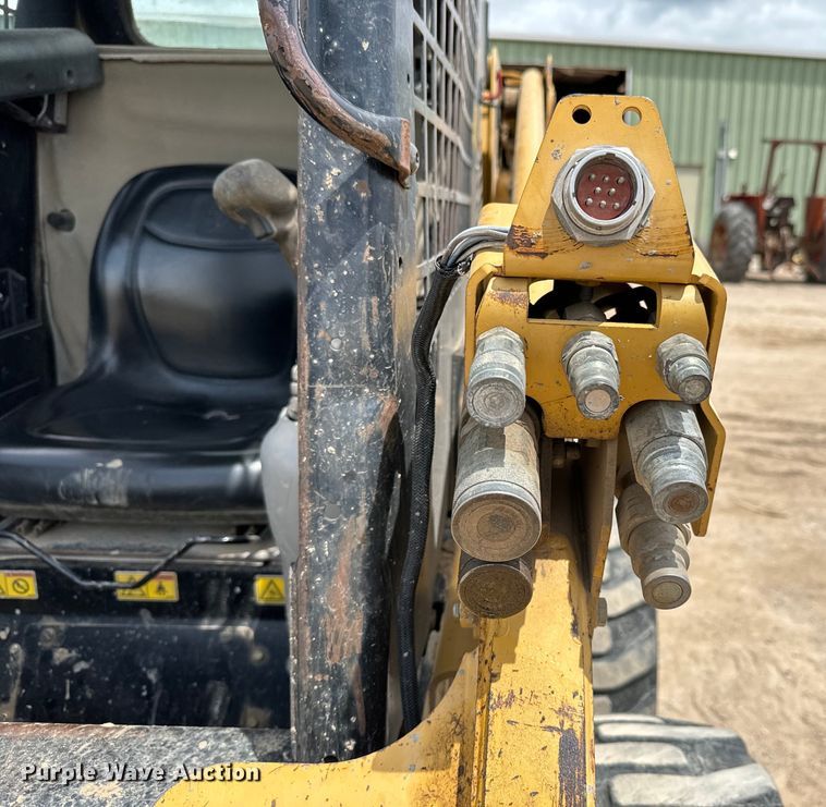 image for item NL9886 2004 Caterpillar  226B skid steer loader