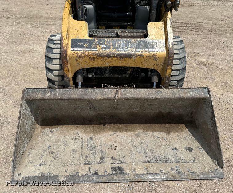 image for item NL9886 2004 Caterpillar  226B skid steer loader