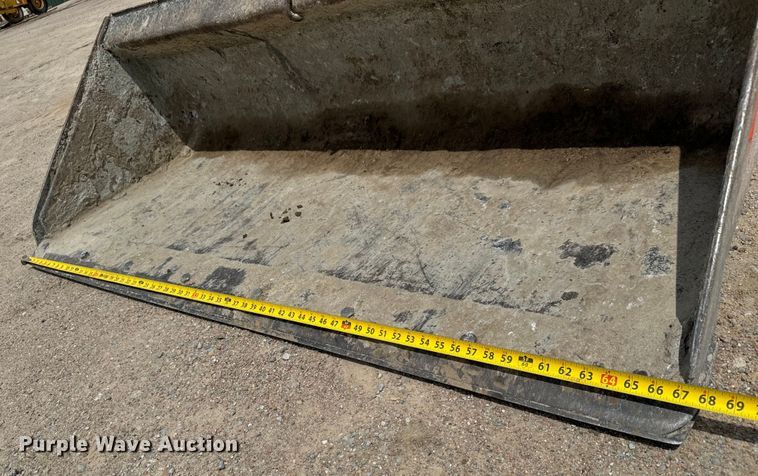 image for item NL9886 2004 Caterpillar  226B skid steer loader