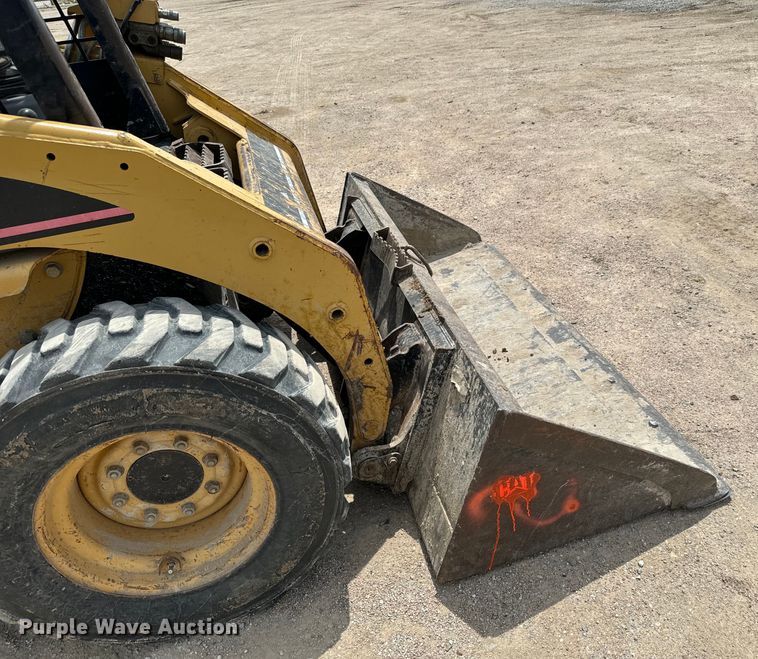 image for item NL9886 2004 Caterpillar  226B skid steer loader