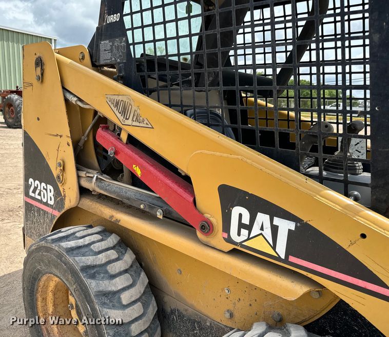 image for item NL9886 2004 Caterpillar  226B skid steer loader