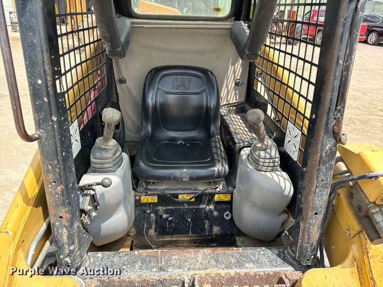 image for item NL9886 2004 Caterpillar  226B skid steer loader