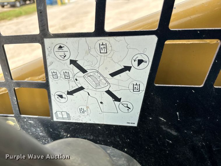 image for item NL9886 2004 Caterpillar  226B skid steer loader