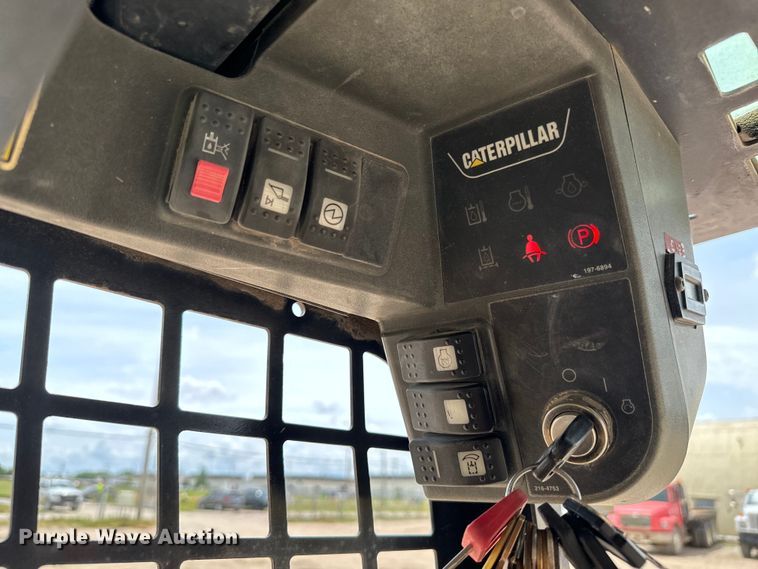 image for item NL9886 2004 Caterpillar  226B skid steer loader