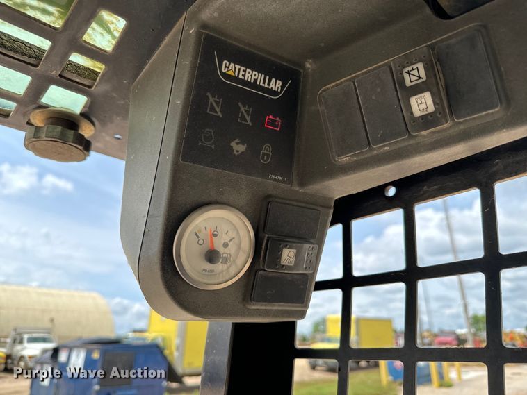 image for item NL9886 2004 Caterpillar  226B skid steer loader