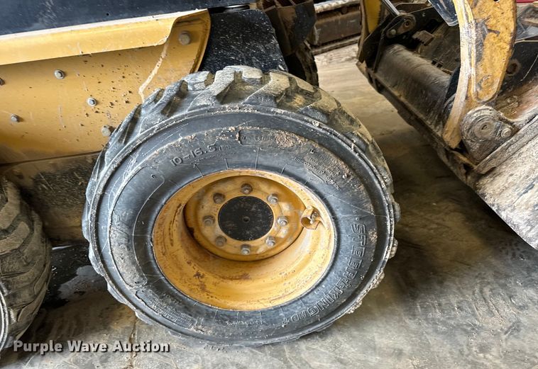 image for item NL9886 2004 Caterpillar  226B skid steer loader