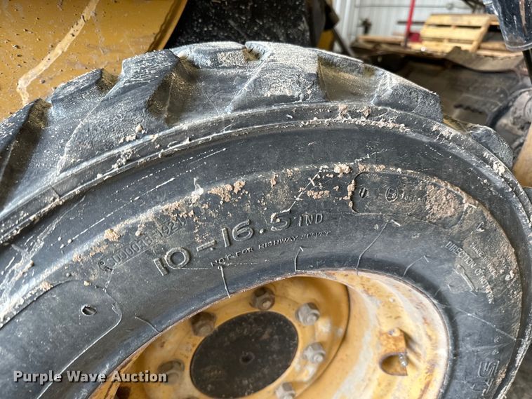 image for item NL9886 2004 Caterpillar  226B skid steer loader