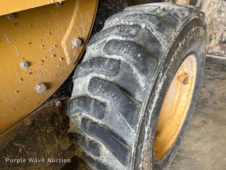 image for item NL9886 2004 Caterpillar  226B skid steer loader