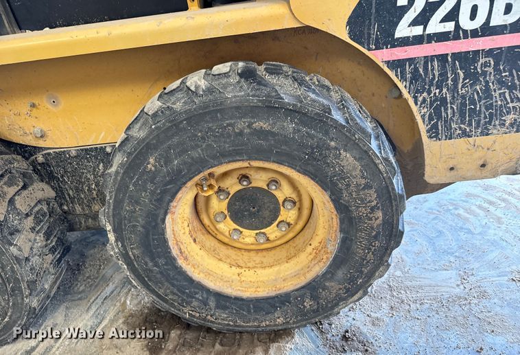 image for item NL9886 2004 Caterpillar  226B skid steer loader