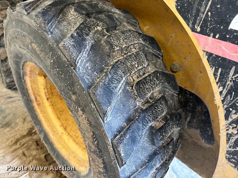 image for item NL9886 2004 Caterpillar  226B skid steer loader