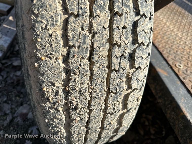 image for item NN9486 2004 Bil-Jax ET7000 equipment trailer