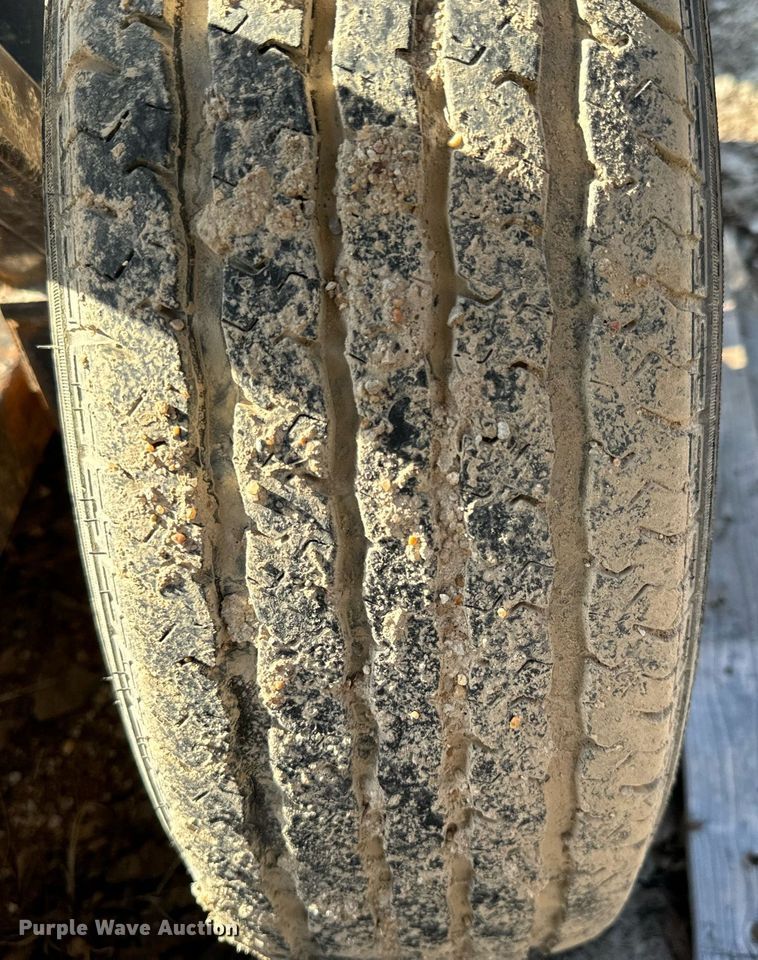 image for item NN9486 2004 Bil-Jax ET7000 equipment trailer