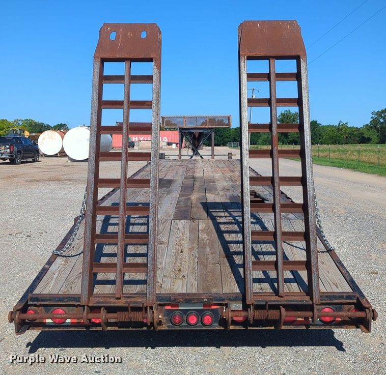 image for item NQ9572 2005 Belshe equipment trailer
