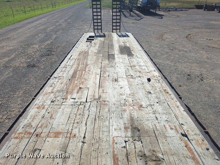 image for item NQ9572 2005 Belshe equipment trailer