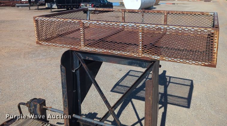 image for item NQ9572 2005 Belshe equipment trailer