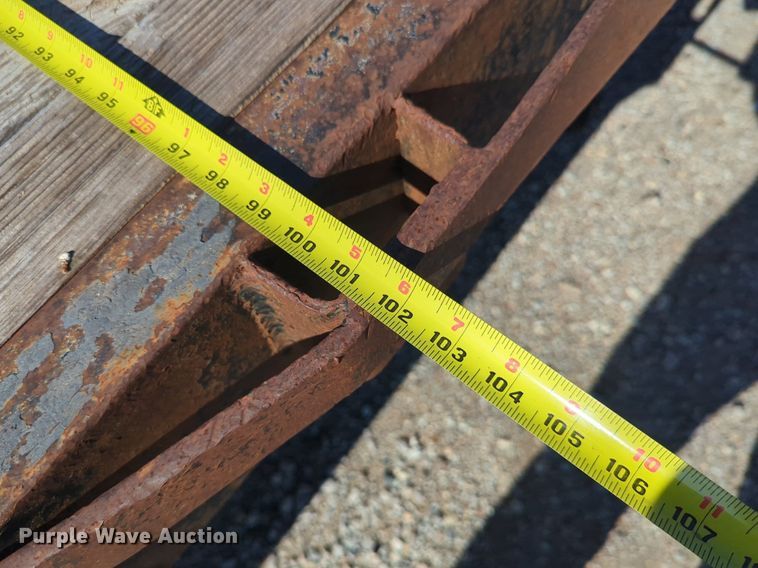 image for item NQ9572 2005 Belshe equipment trailer