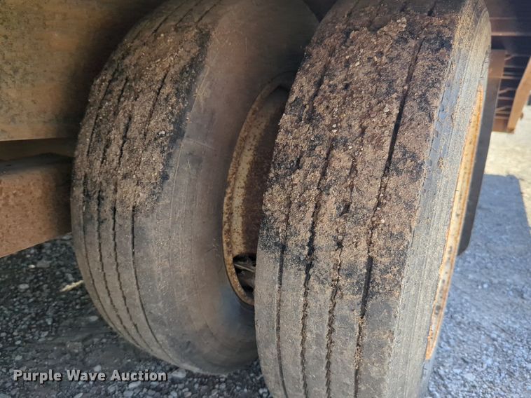 image for item NQ9572 2005 Belshe equipment trailer