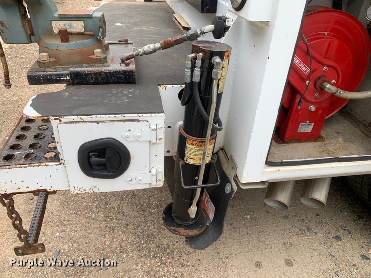 image for item NQ9577 2015 Ford F550 Super Duty XL SuperCab utility / service truck