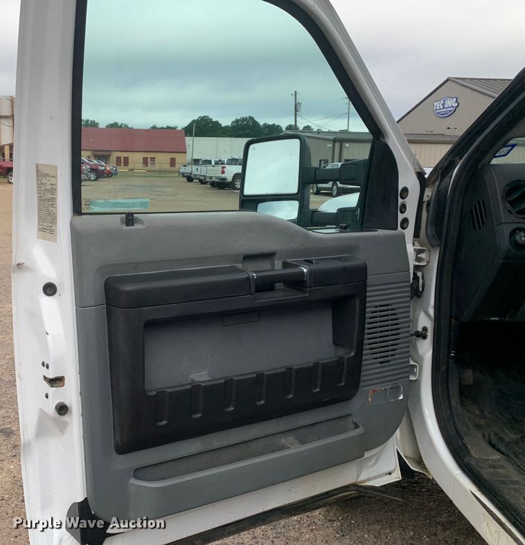 image for item NQ9577 2015 Ford F550 Super Duty XL SuperCab utility / service truck