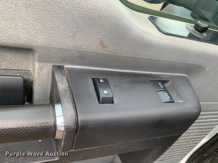 image for item NQ9577 2015 Ford F550 Super Duty XL SuperCab utility / service truck