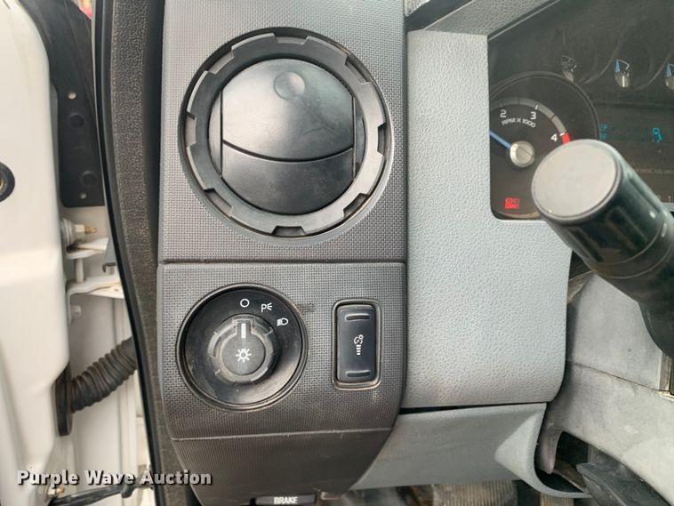 image for item NQ9577 2015 Ford F550 Super Duty XL SuperCab utility / service truck