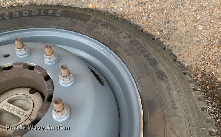 image for item NQ9577 2015 Ford F550 Super Duty XL SuperCab utility / service truck