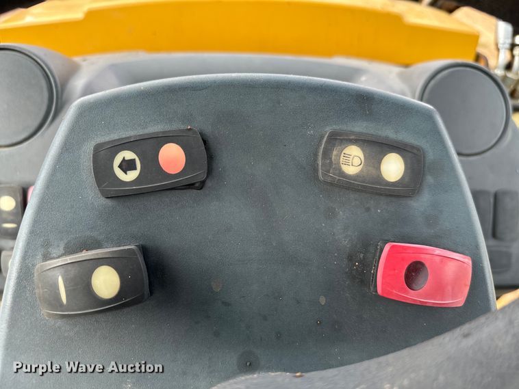 image for item NQ9586 2013 Caterpillar  420F IT backhoe