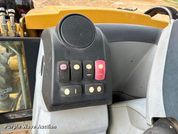 image for item NQ9586 2013 Caterpillar  420F IT backhoe