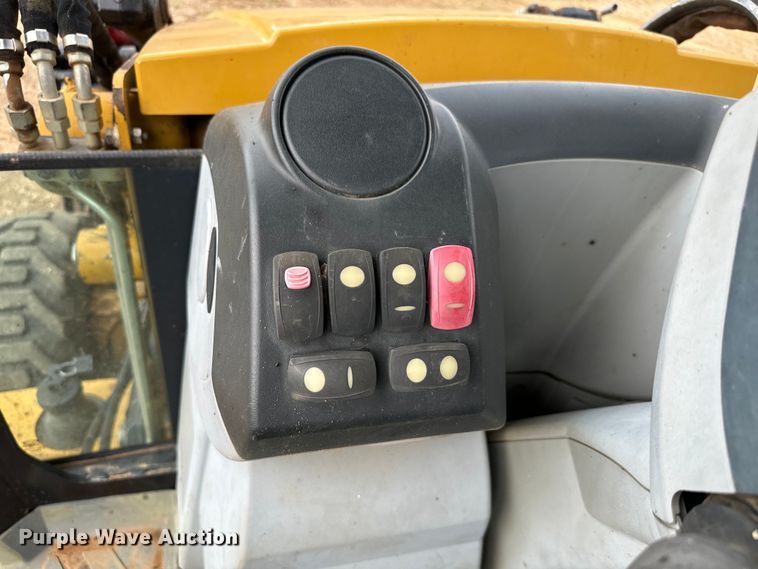 image for item NQ9586 2013 Caterpillar  420F IT backhoe