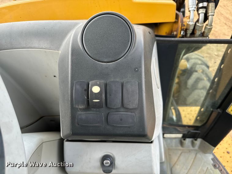 image for item NQ9586 2013 Caterpillar  420F IT backhoe