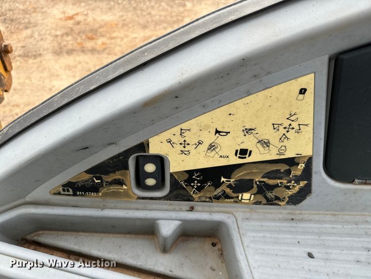 image for item NQ9586 2013 Caterpillar  420F IT backhoe