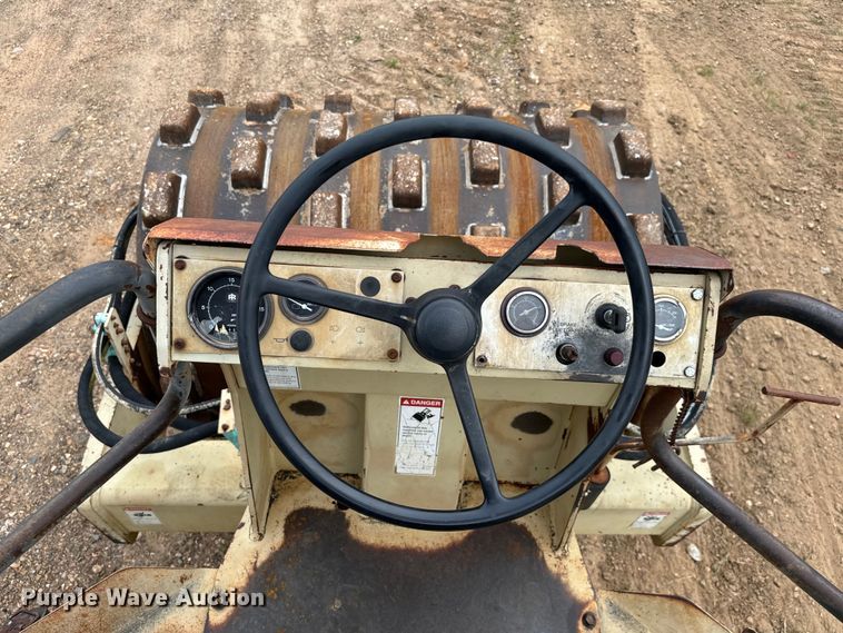 image for item NQ9587 1994 Ingersoll Rand SD-70F single drum vibratory roller