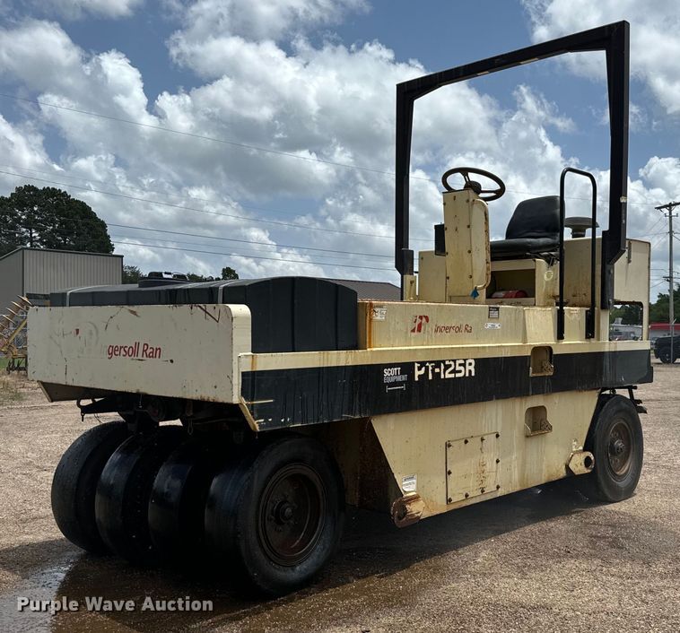 image for item NQ9588 2006 Ingersoll Rand  PT-125R pneumatic roller