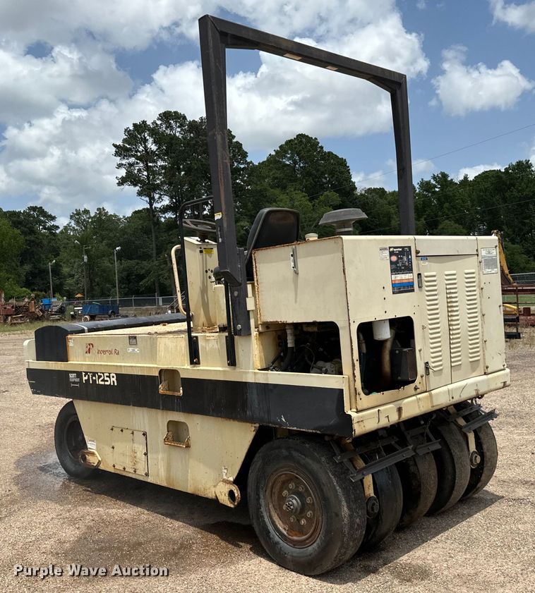 image for item NQ9588 2006 Ingersoll Rand  PT-125R pneumatic roller