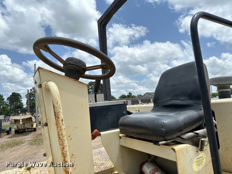 image for item NQ9588 2006 Ingersoll Rand  PT-125R pneumatic roller